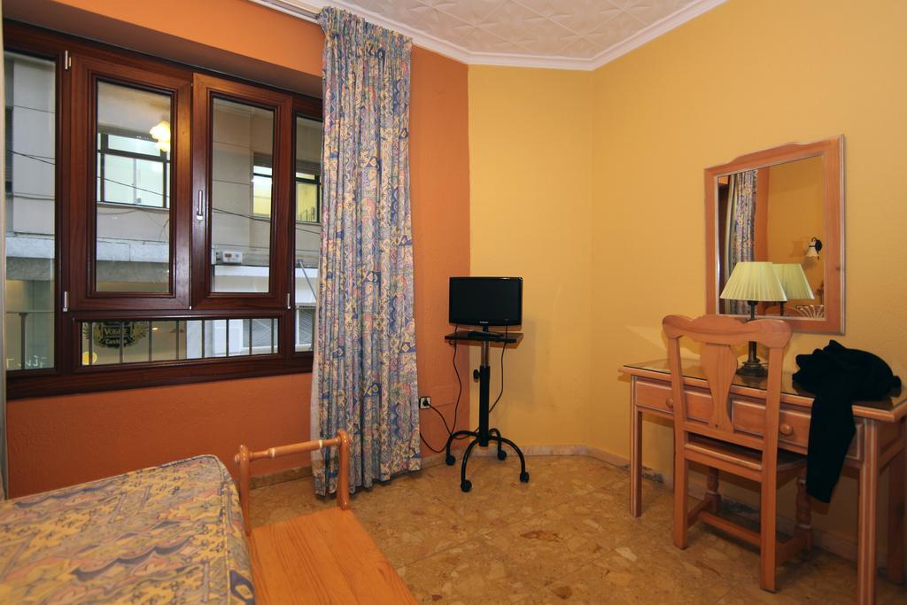 Hostal Victoria Hotel Malaga Room photo